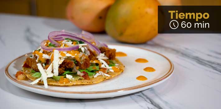 Receta Tostadas de pollo frito en salsa de mango